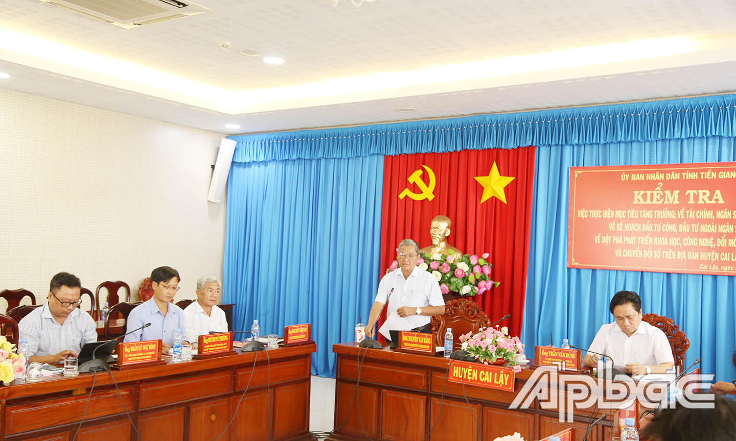 Bí thư Huyện uỷ Nguyễn Văn Bằng kiến nghị, đề xuất các khó khăn.