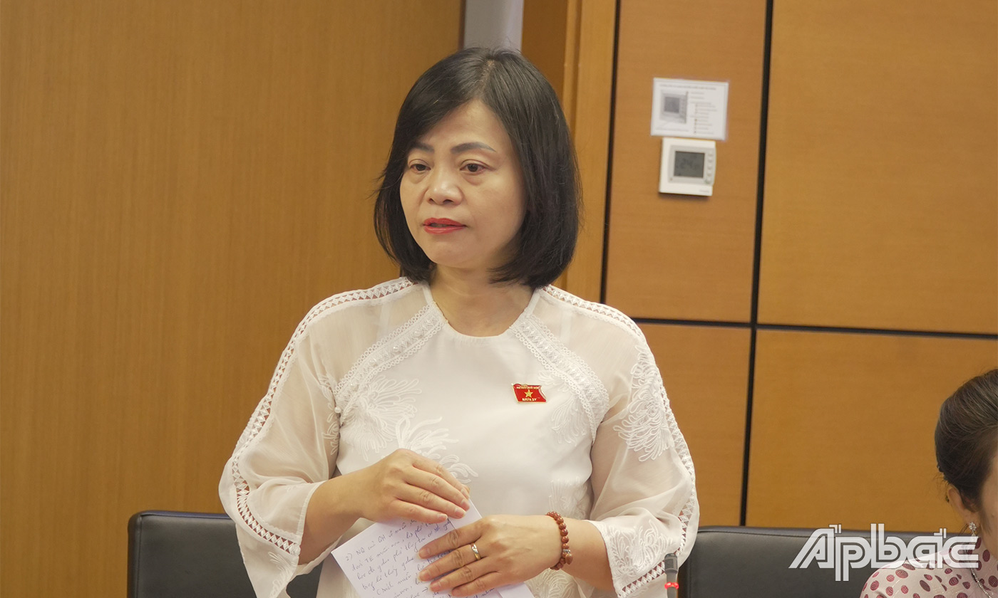Đại biểu Nguyễn Thanh Cầm phát biểu thảo luận tại tổ