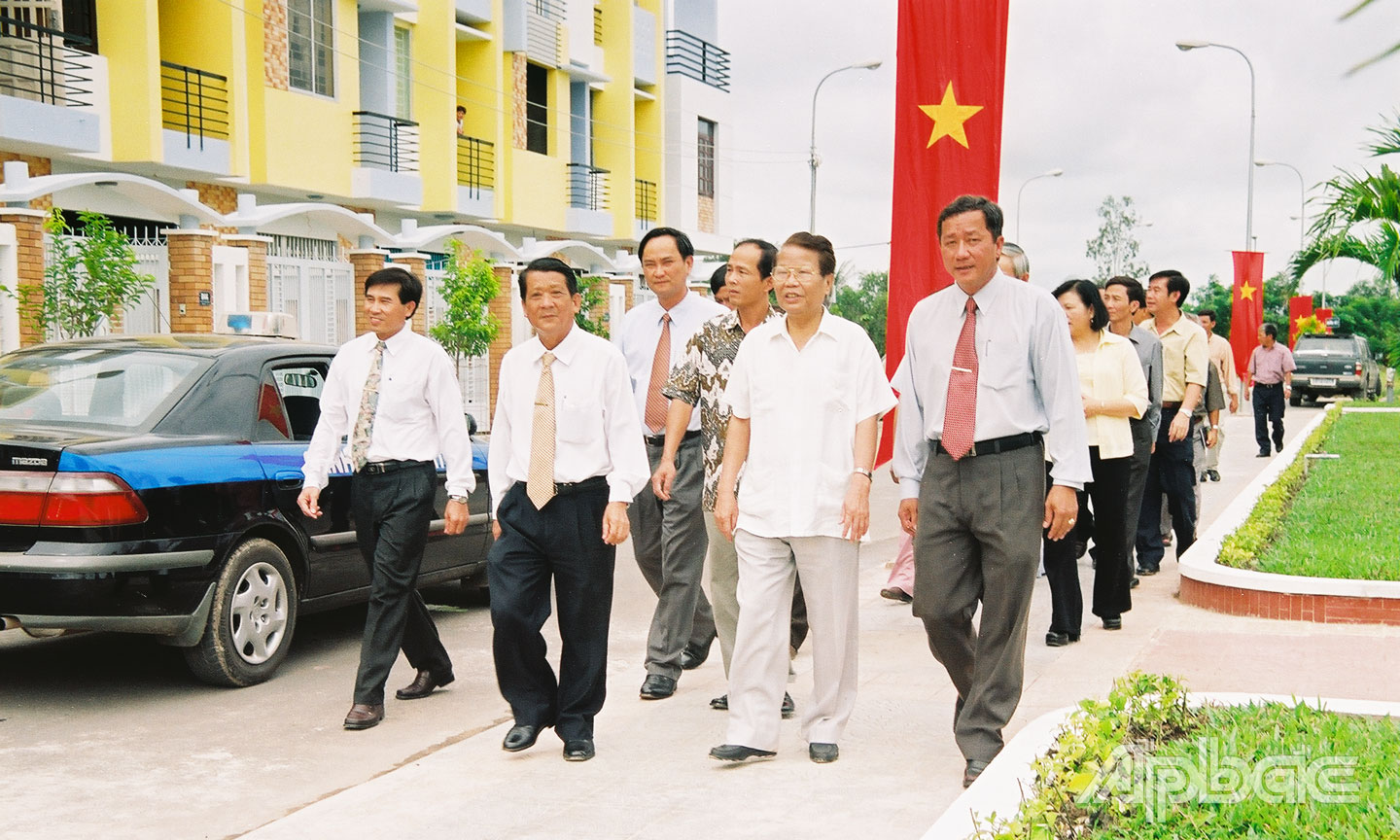 Chủ tịch nước Trần Đức Lương tham quan Dự án Khu Dân cư Mỹ Thạnh Hưng do công ty làm chủ đầu tư.