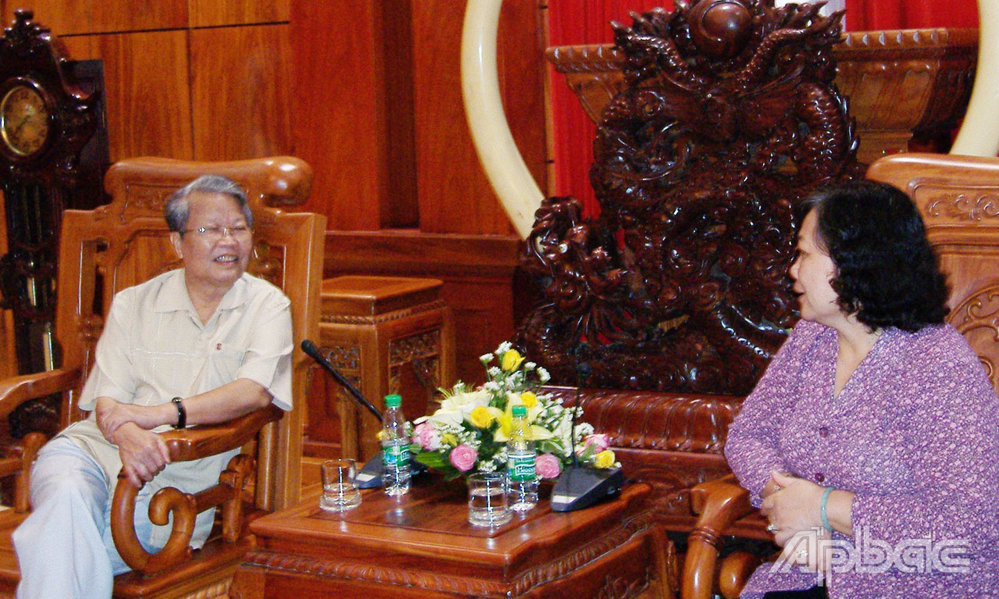 Năm 2009, nguyên Chủ tịch nước Trần Đức Lương đến thăm và làm việc với lãnh đạo tỉnh Tiền Giang. Tiếp nguyên Chủ tịch nước có Bí thư Tỉnh ủy Trần Thị Kim Cúc. Sau buổi làm việc với lãnh đạo tỉnh, nguyên Chủ tịch nước Trần Đức Lương đi thăm Công ty cổ phần Hùng Vương và các mô hình trồng cây thanh long ở Chợ Gạo và các khu di tích văn hóa trong tỉnh.