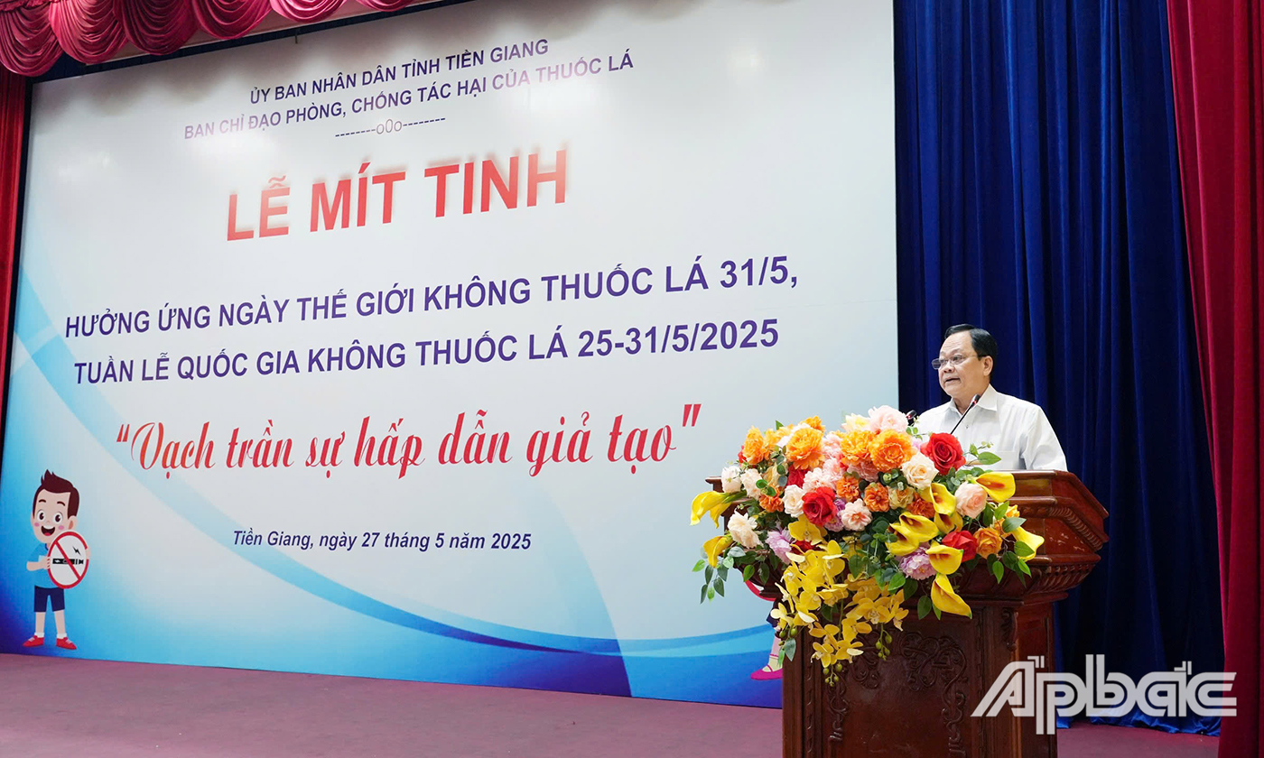 Phó Giám đốc Sở Y tế, Phó Trưởng Ban Thường trực Ban Chỉ đạo PCTHTL tỉnh Nguyễn Thanh Linh dự và phát biểu chỉ đạo.