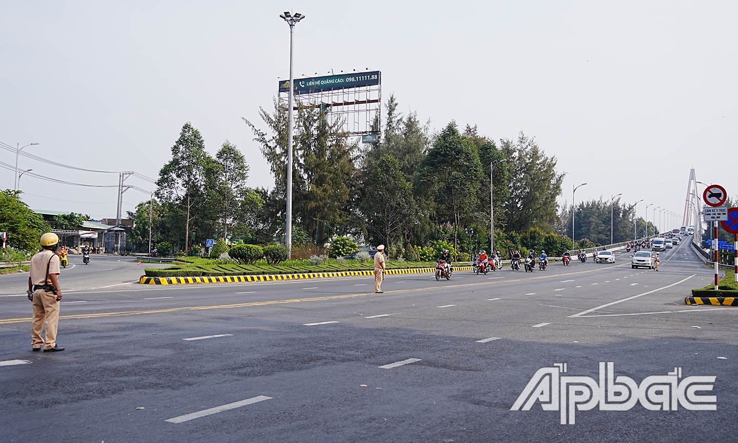 Đảm bảo trật tự an toàn giao thông tại cầu Rạch Miễu.