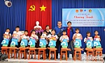 Xã Nhị Bình trao tặng 30 suất học bổng cho học sinh vượt khó, học tốt