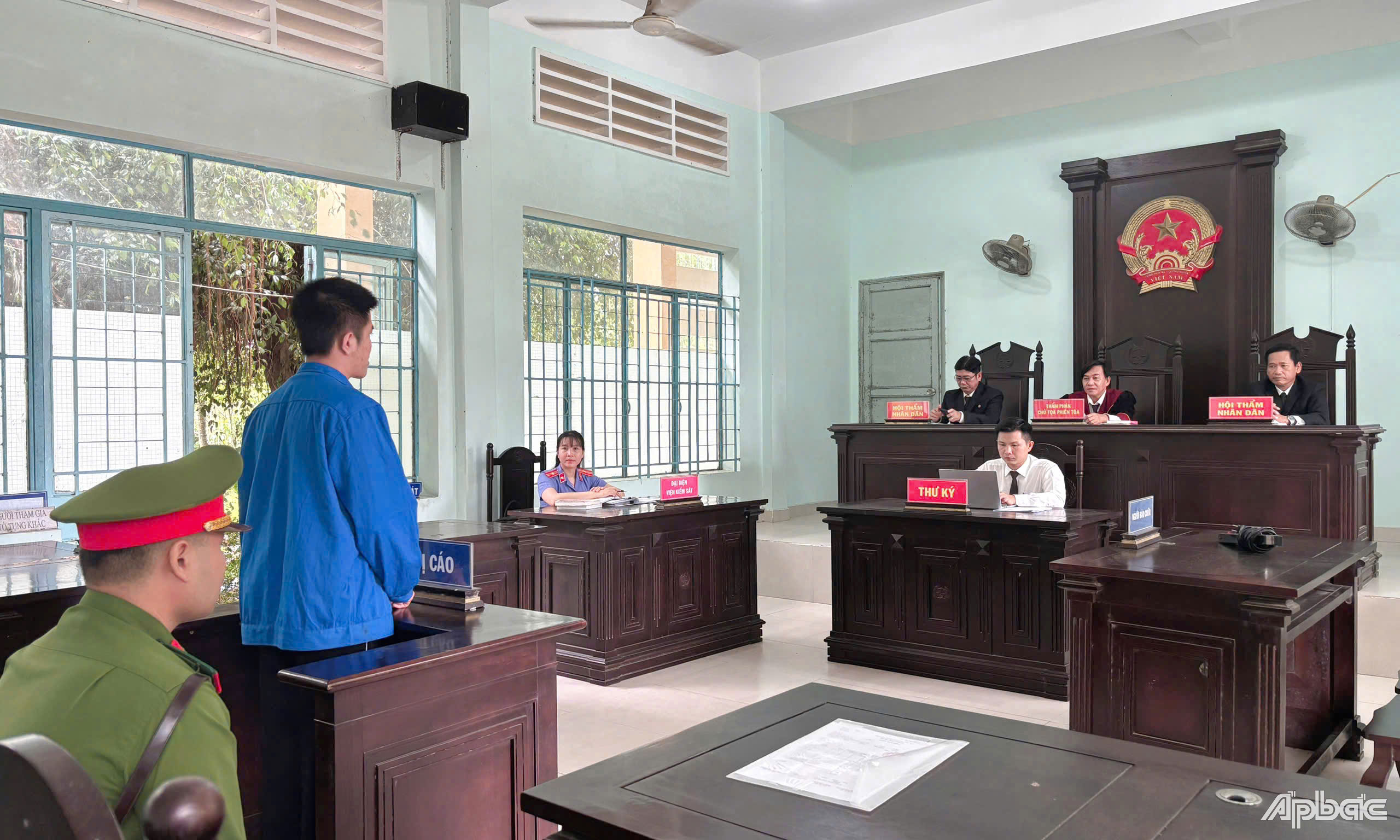 2 năm tù về tội tàng trữ trái phép chất ma túy