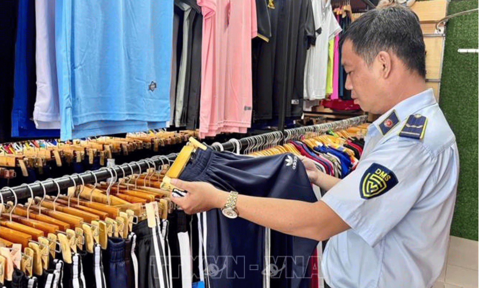 Chống buôn lậu, hàng giả - cuộc 'tổng vệ sinh' cần lặp lại mỗi ngày