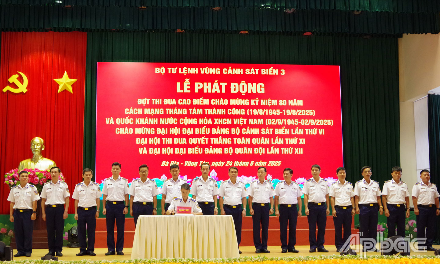 Duy trì nghiêm chế độ trực, bảo vệ vững chắc chủ quyền biển, đảo