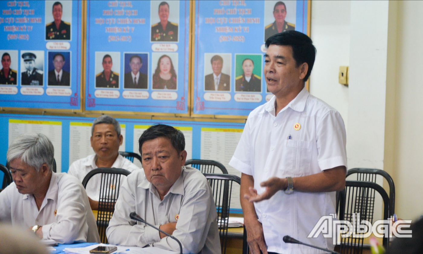 Đại biểu phát biểu ý kiến tại hội nghị.