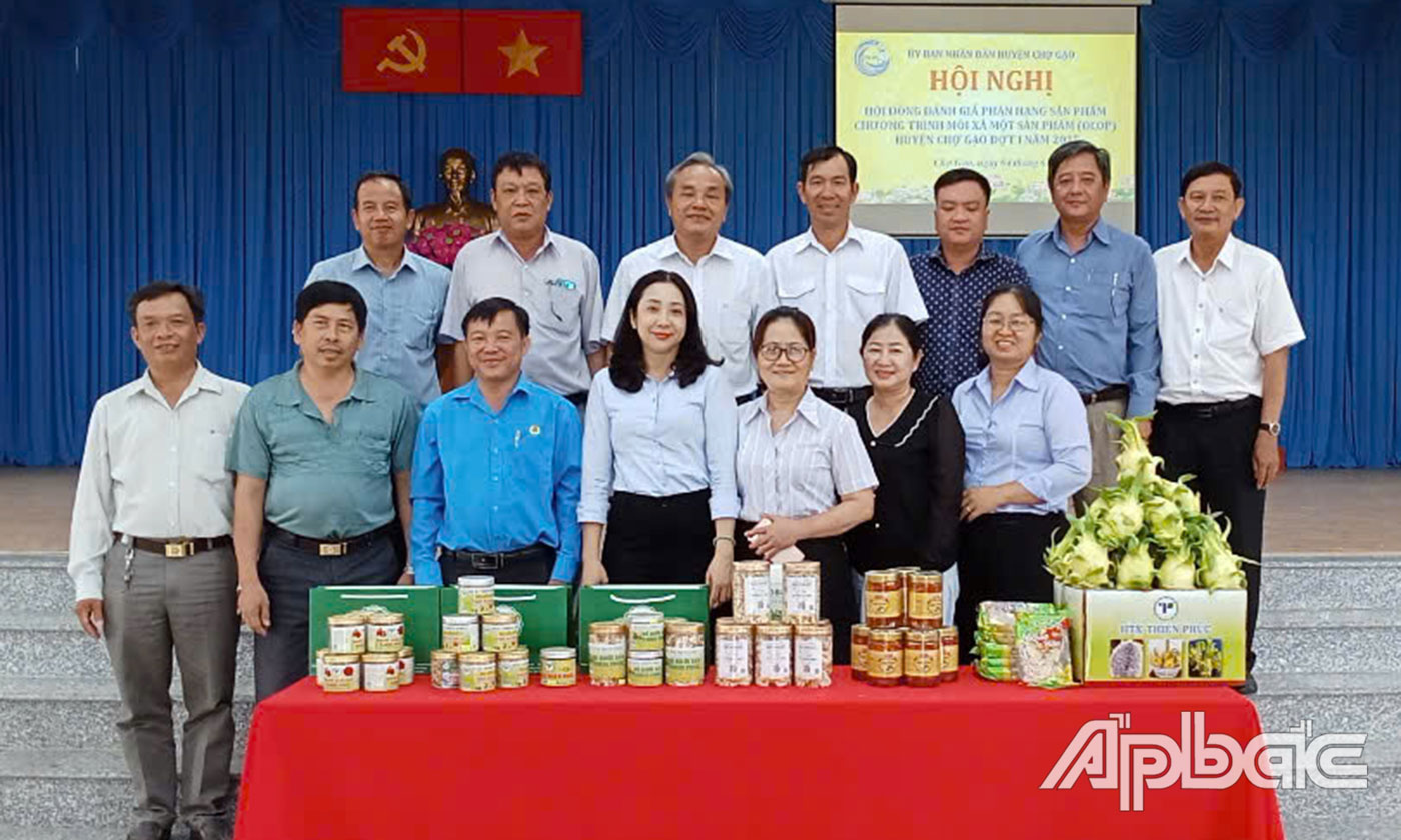 Hội đồng đánh giá, phân hạng sản phẩm OCOP huyện Chợ Gạo.