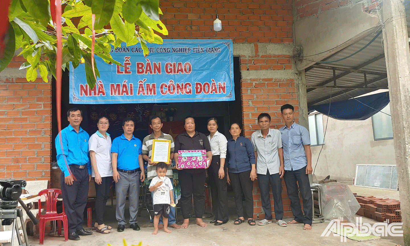 Bàn giao nhà Mái ấm Công đoàn cho chị Hồ Thị Thanh Thủy