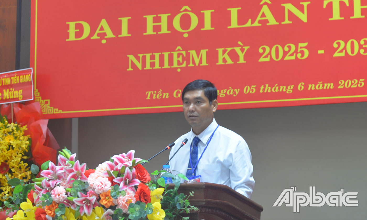 Đồng chí Phạm Công Hùng, Bí thư Đảng uỷ, Giám đốc Sở Tư pháp phát biểu tại Đại hội.