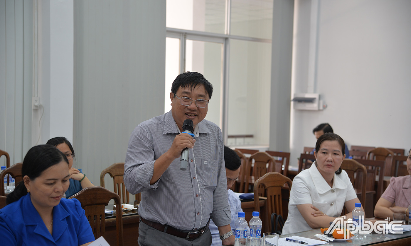 Lãnh đạo các sở, ngành tỉnh phát biểu tại buổi làm việc
