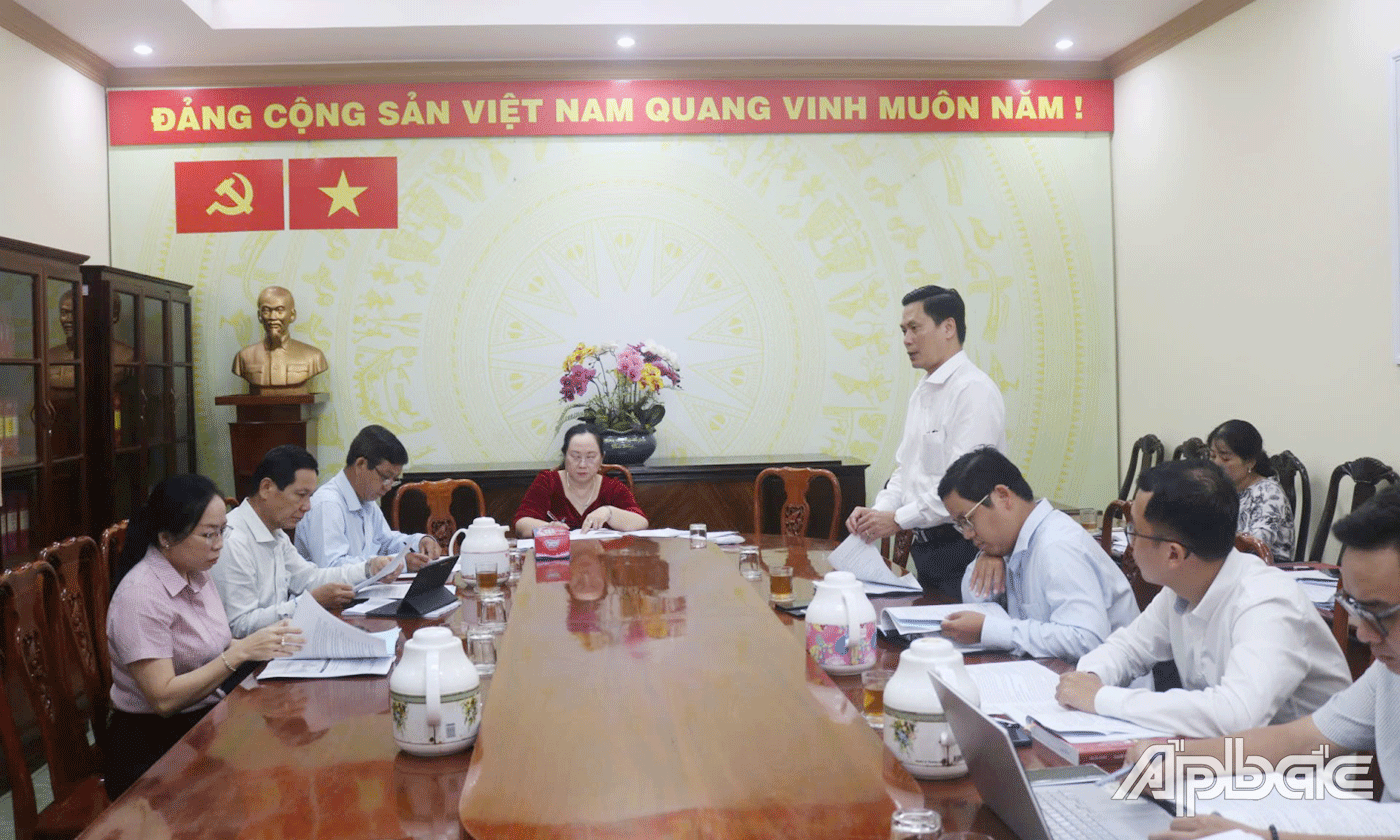 Quang cảnh buổi thẩm tra.
