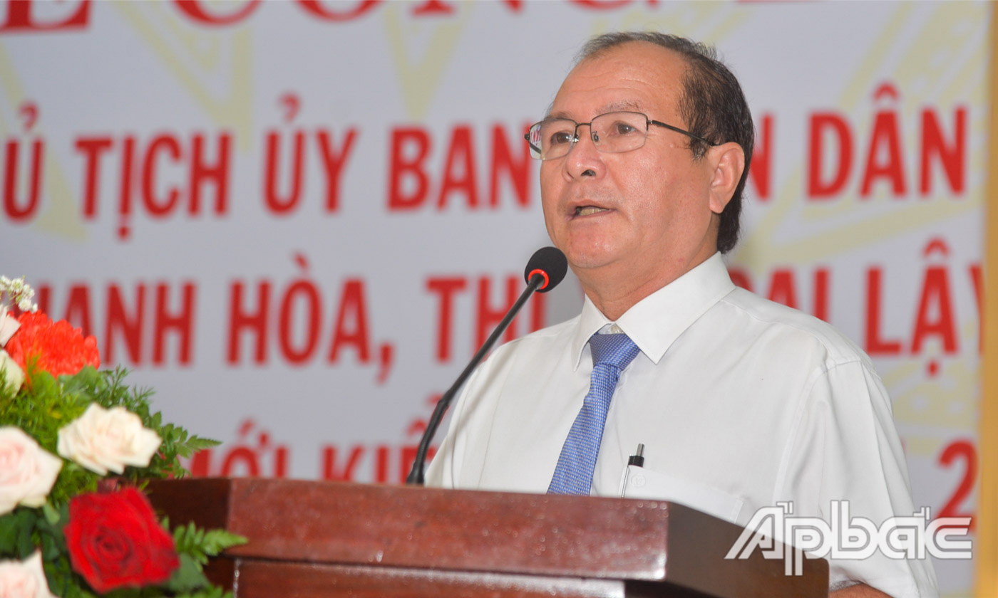 Đồng chí Trần Văn Thức, Phó Bí thư Thị ủy, Chủ tịch UBND TX. Cai Lậy phát biểu tại buổi lễ.