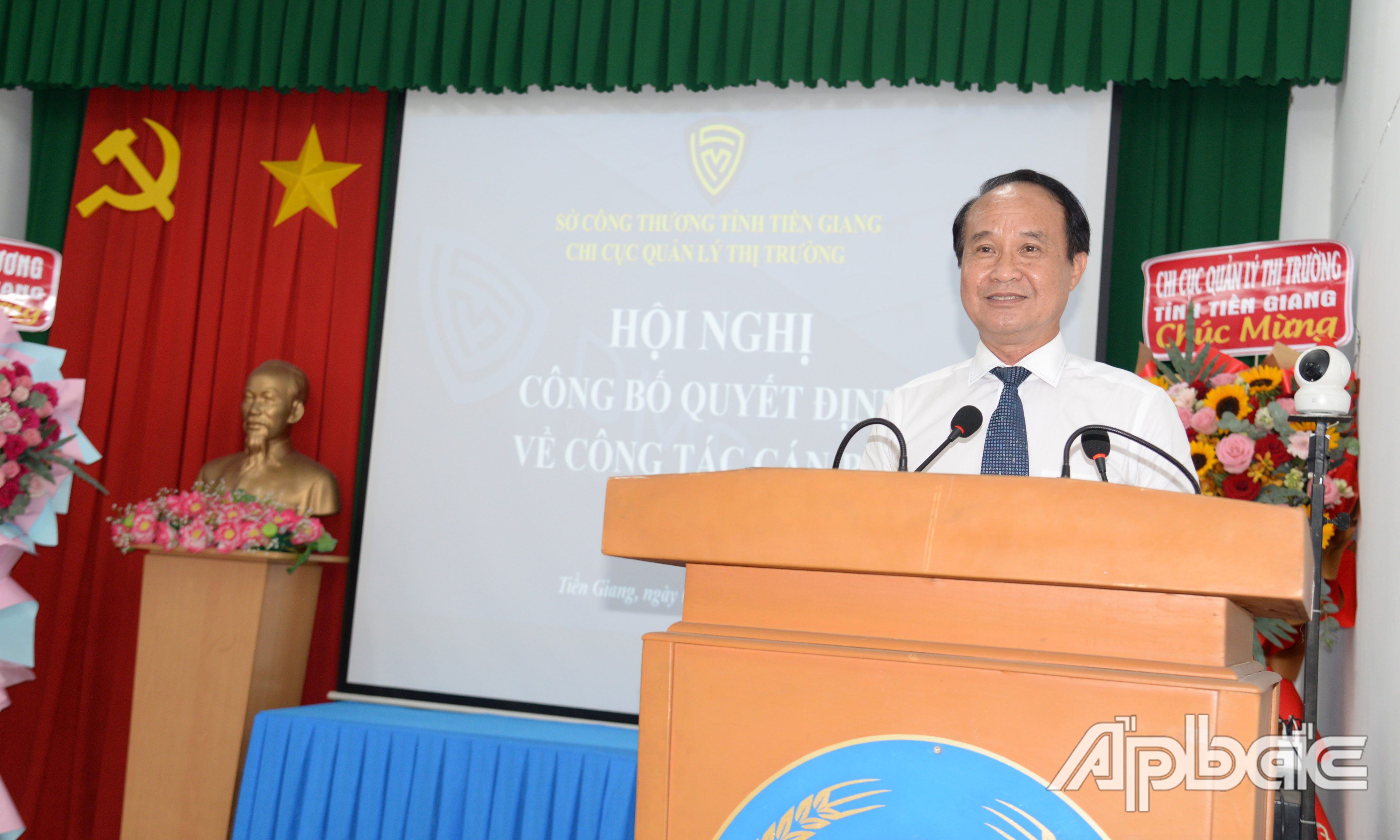 Đồng chí Lưu Văn Phi phát biểu chỉ đạo hội nghị.