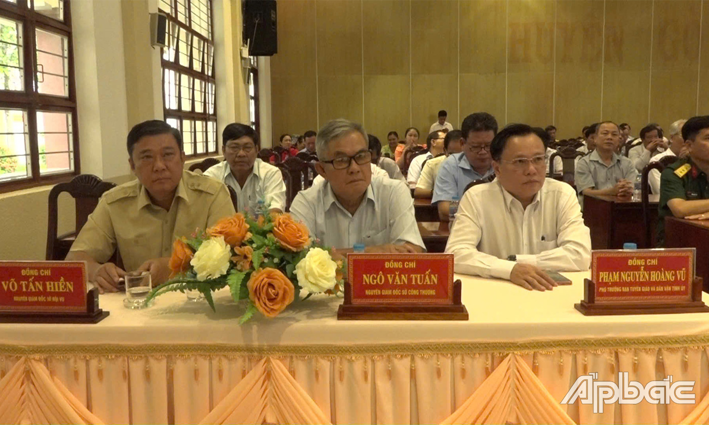 Đại biểu tham dự họp mặt