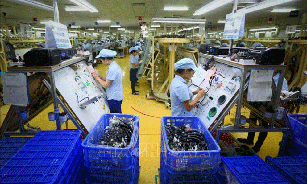 Sản xuất linh kiện điện tử tại Công ty TNHH Điện - Điện tử Mê Trần Vĩnh Phúc. Ảnh minh họa: Danh Lam/TTXVN