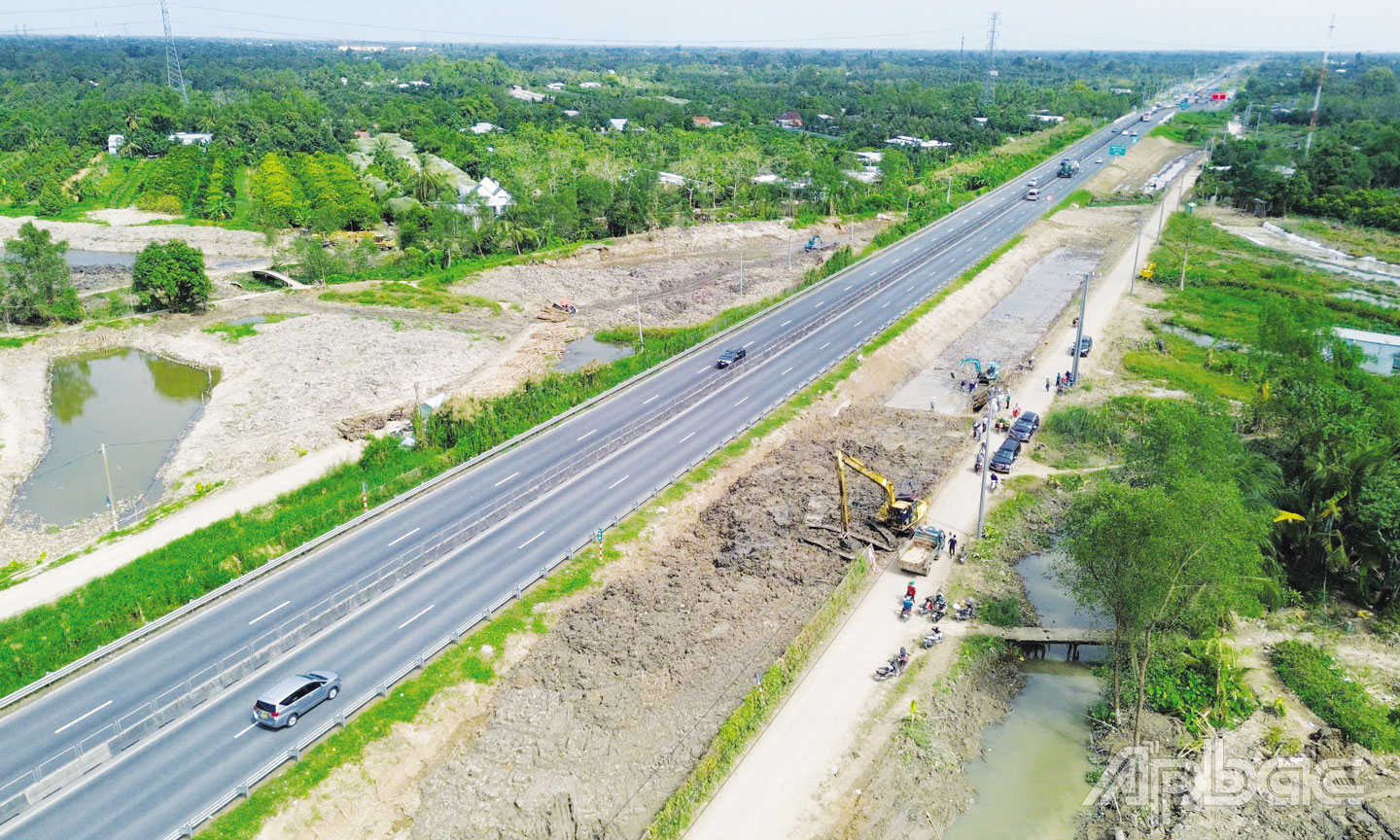 Điểm kết nối giữa cao tốc Trung Lương - Mỹ Thuận và cao tốc Cao Lãnh - An Hữu. Ảnh: MINH THÀNH