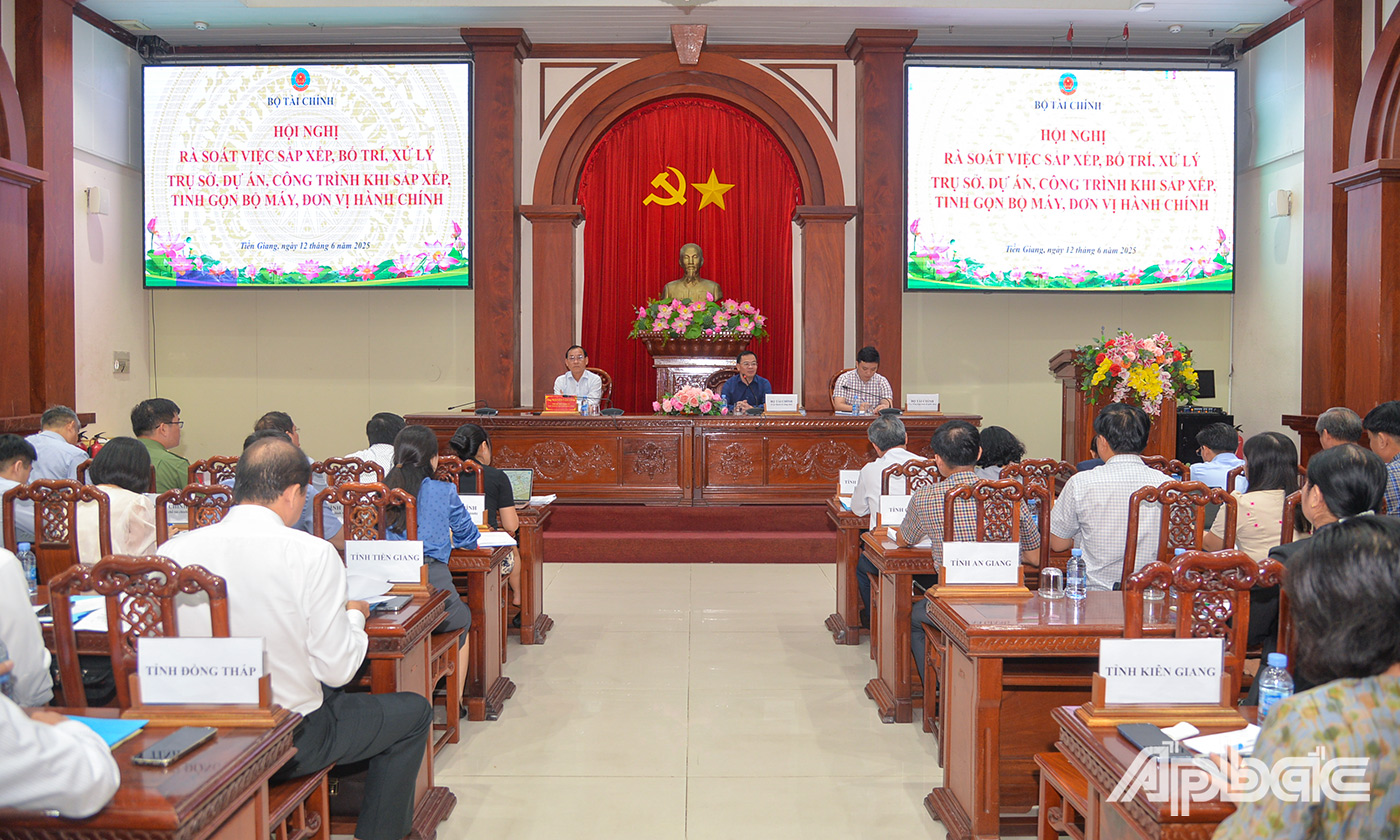 QUang cản hội nghị.