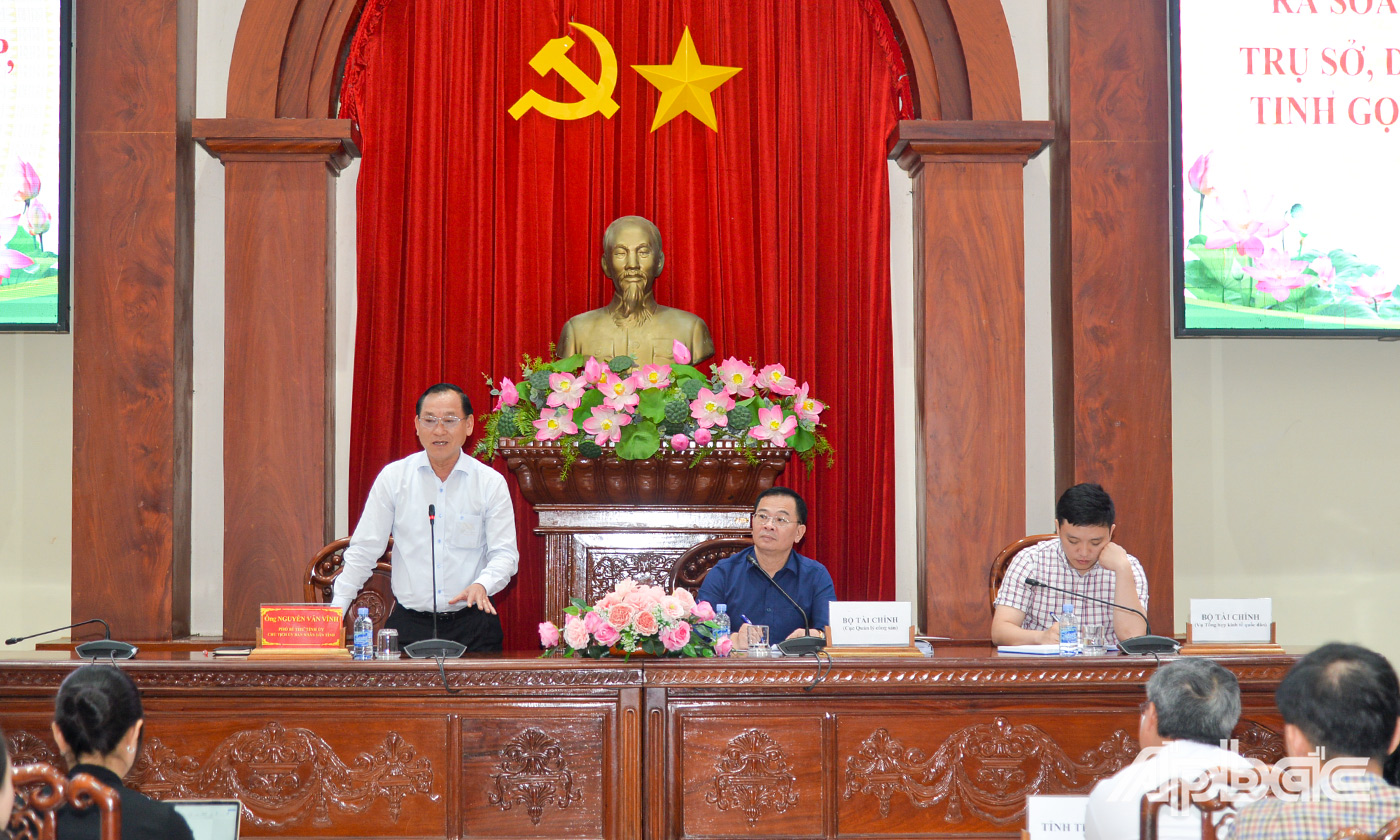 Đồng chí Nguyễn Văn Vĩnh, Phó Bí thư Tỉnh ủy, Chủ tịch UBND tỉnh Tiền Giang phát biểu tại hội nghị.