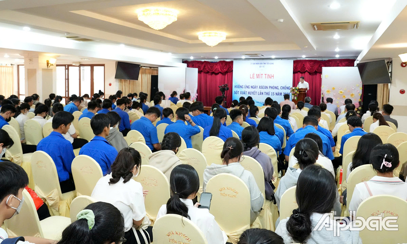 Quang cảnh mít tinh.