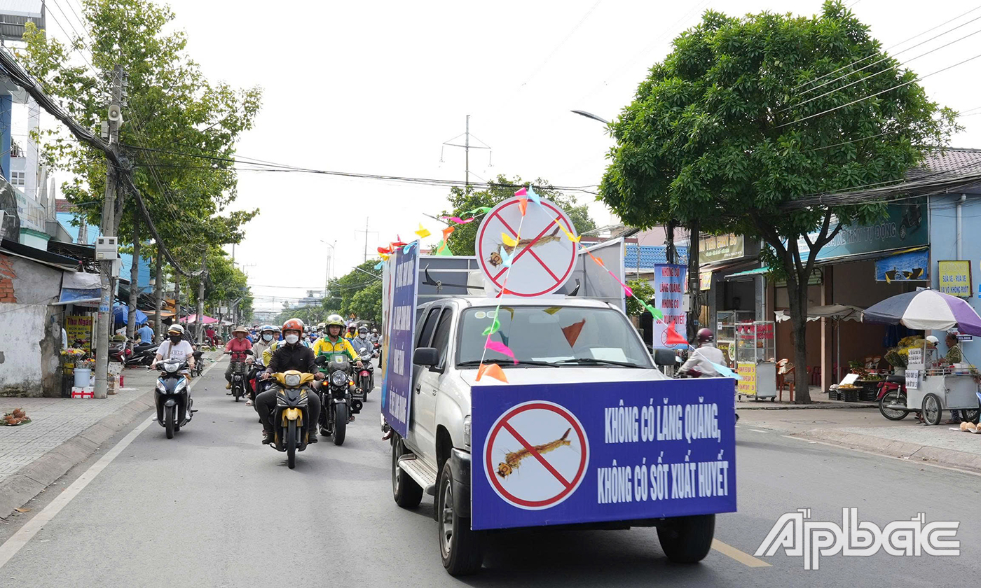Đoàn xe tuần hành kêu gọi cộng đồng chủ động phòng chống sốt xuất huyết
