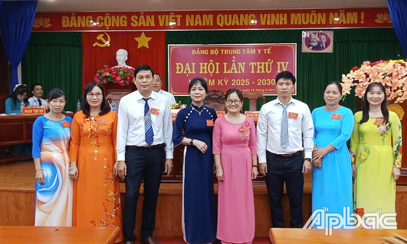 Ban Chấp hành ra mắt.