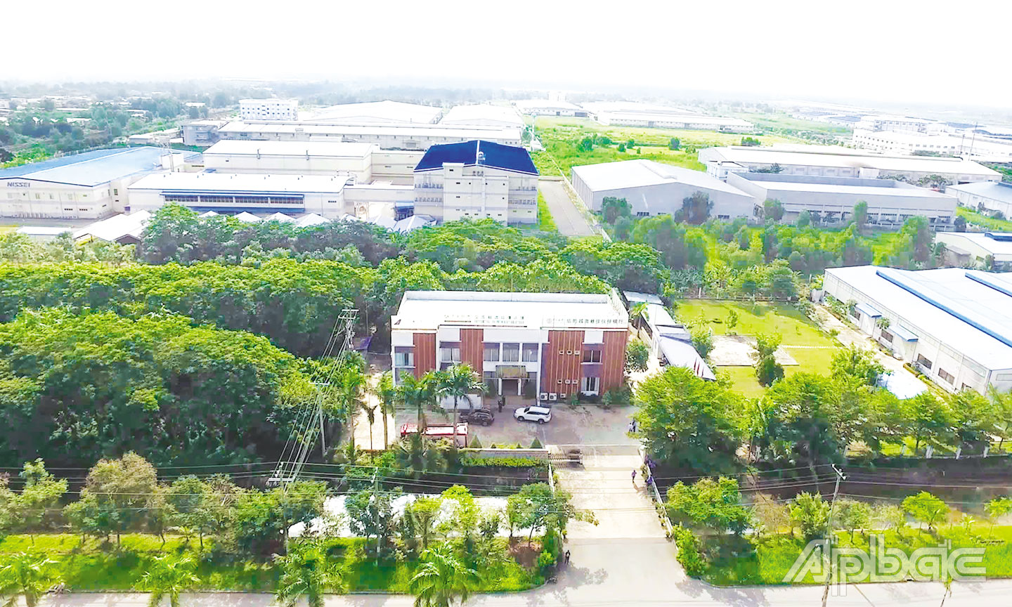  Khu công nghiệp Long Giang đang tập trung kêu gọi đầu tư lấp đầy đất khu công nghiệp.