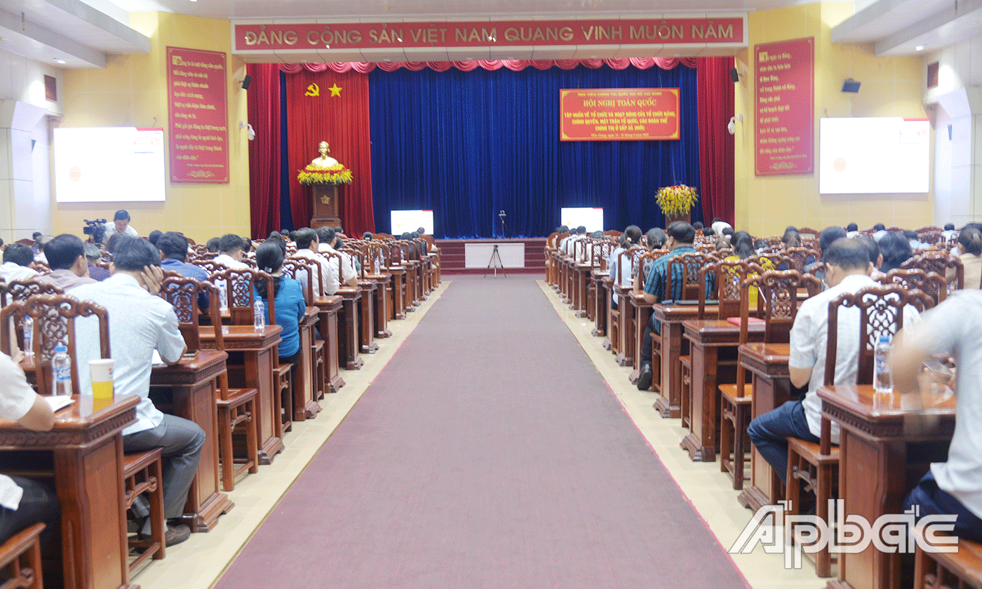 Đại biểu dự tại điểm cầu Hội trường Ấp Bắc- Trung tâm Hội nghị tỉnh Tiền Giang.