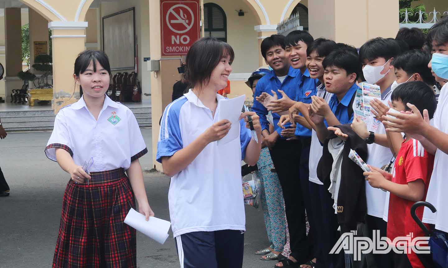 Thí sinh dự thi tại điểm thi Trường THPT Nguyễn Đình Chiểu. 