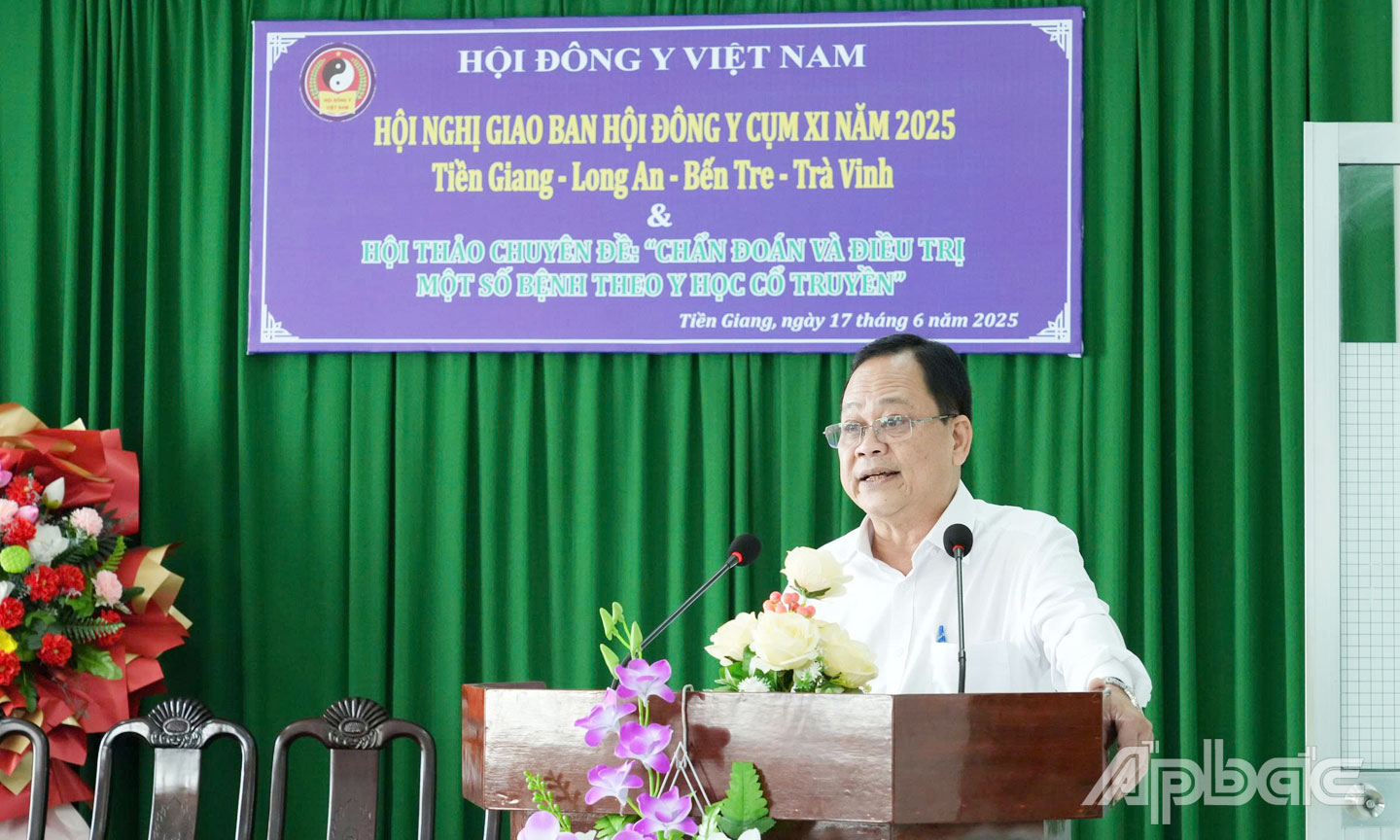 BSCKII. Nguyễn Thanh Linh, Phó Giám đốc Thường trực Sở Y tế, Chủ tịch Hội Đông y Tiền Giang, phát biểu khai mạc