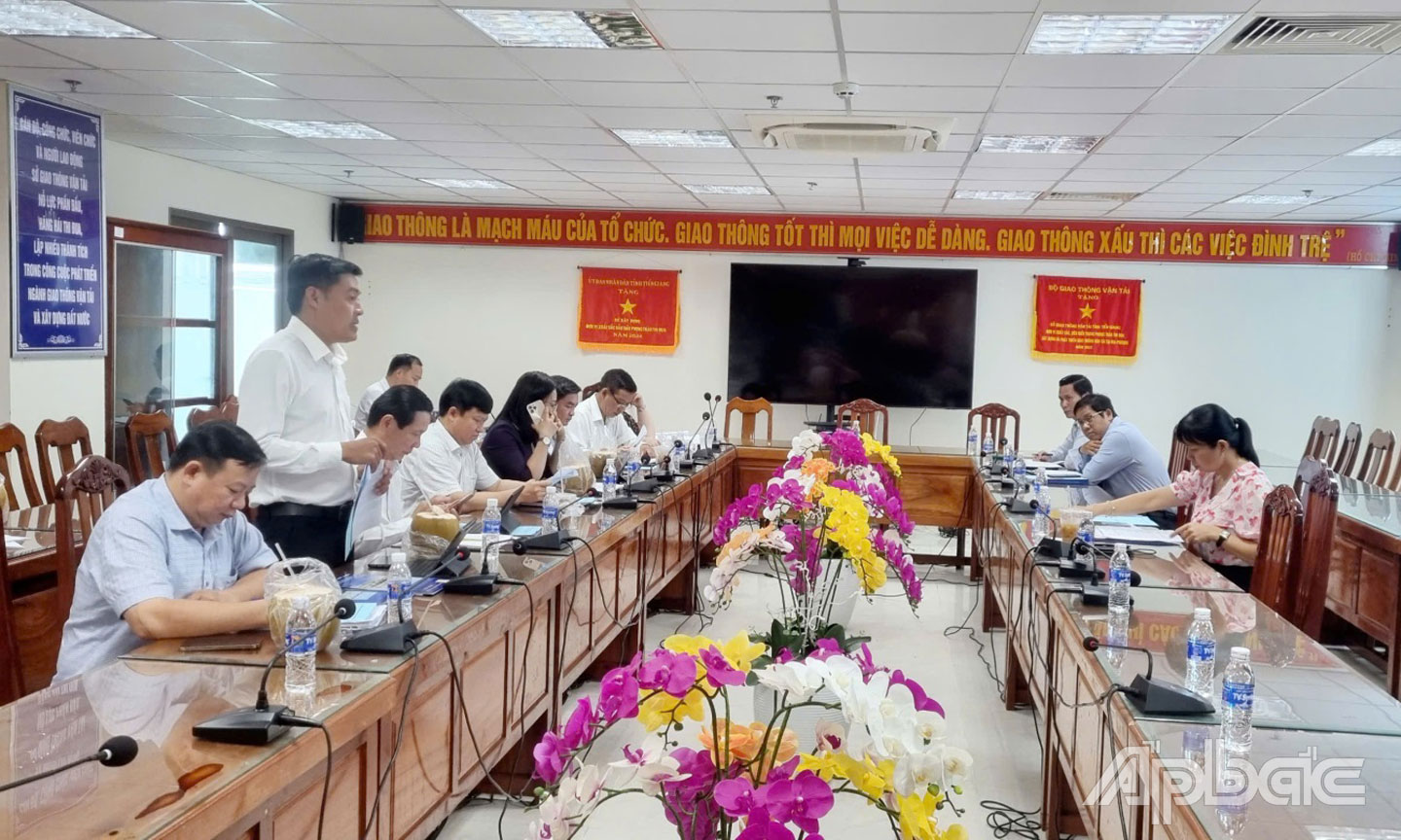 Quang cảnh buổi thẩm tra.