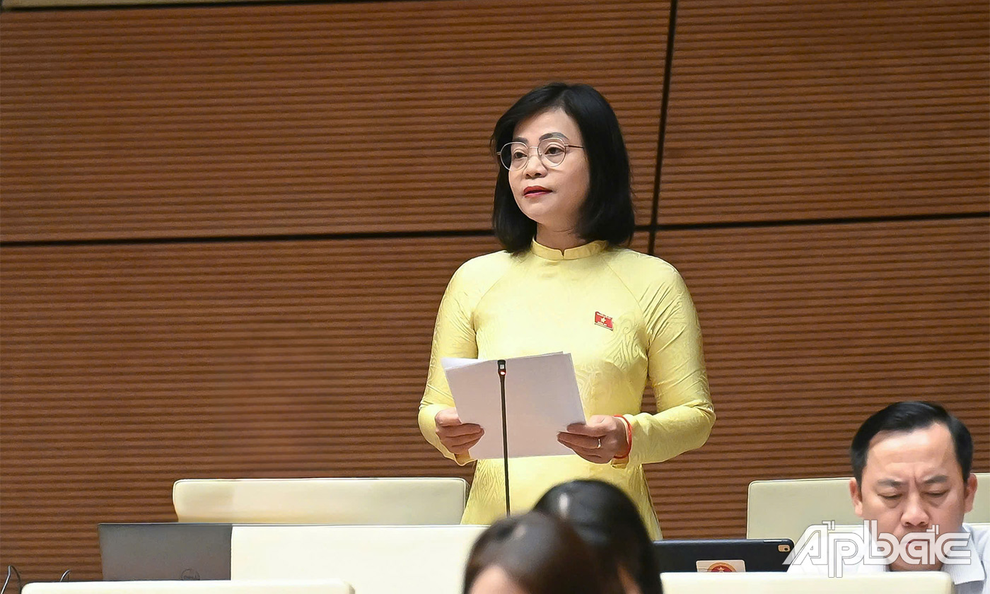 Đại biểu Nguyễn Thanh Cầm phát biểu thảo luận tại hội trường
