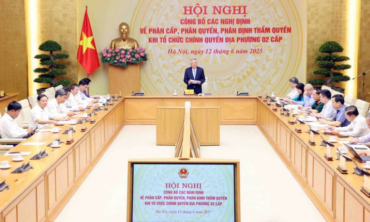 Hội nghị công bố các nghị định về phân cấp, phân quyền, phân định thẩm quyền khi tổ chức chính quyền địa phương hai cấp. (Ảnh: TL)