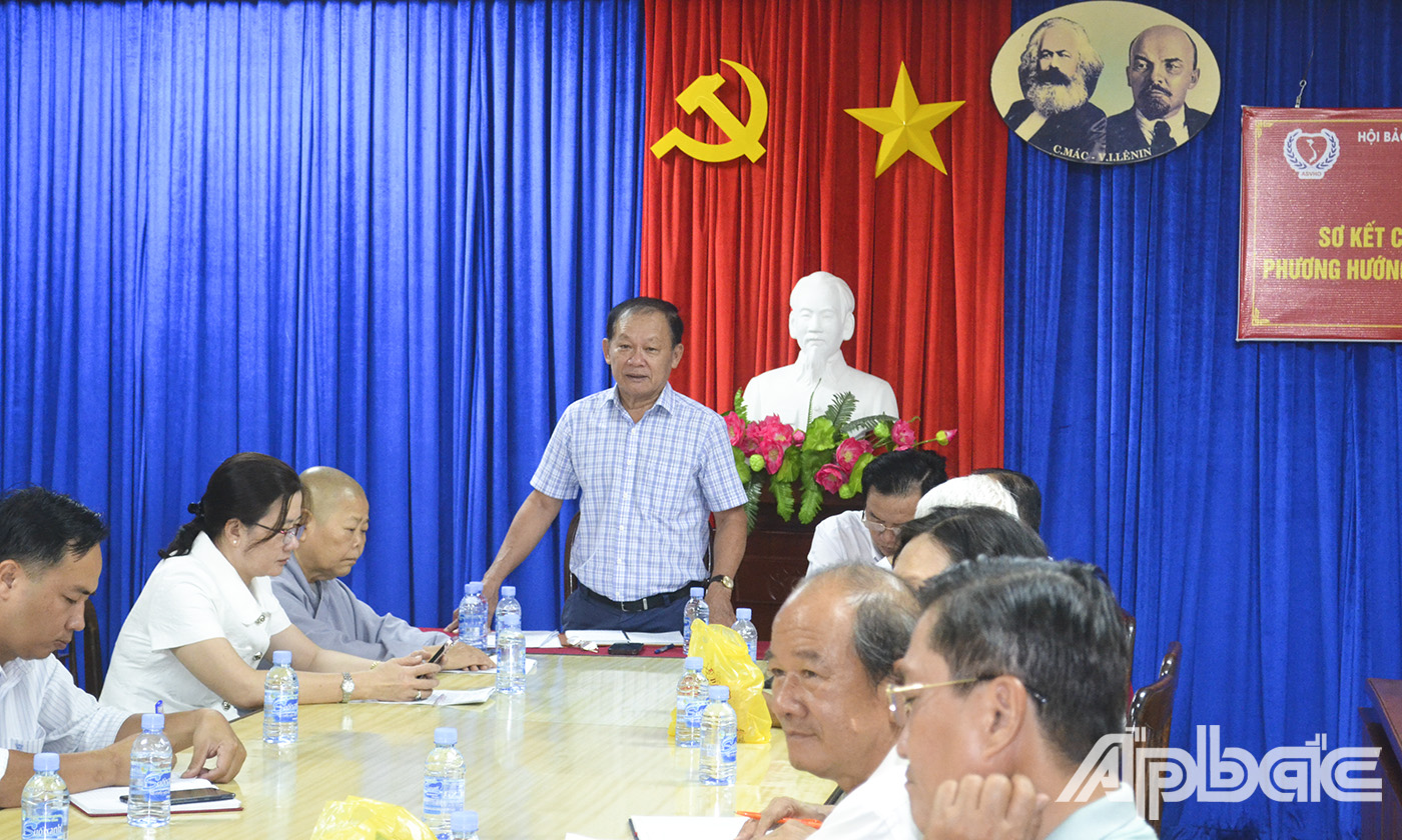 Đồng chí Lý Hoàng Chiêu, Chủ tịch Hội bảo trợ tỉnh Tiền Giang phát biểu tại hội nghị.
