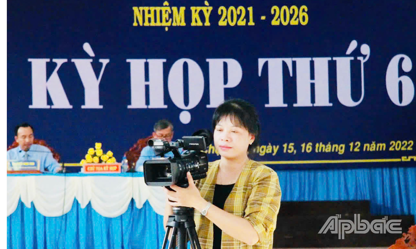 Chị Dương Ngọc Duyên chia sẻ rằng, phóng viên nữ đôi khi có khó khăn nhưng tình yêu nghề giúp chị vượt lên tất cả.
