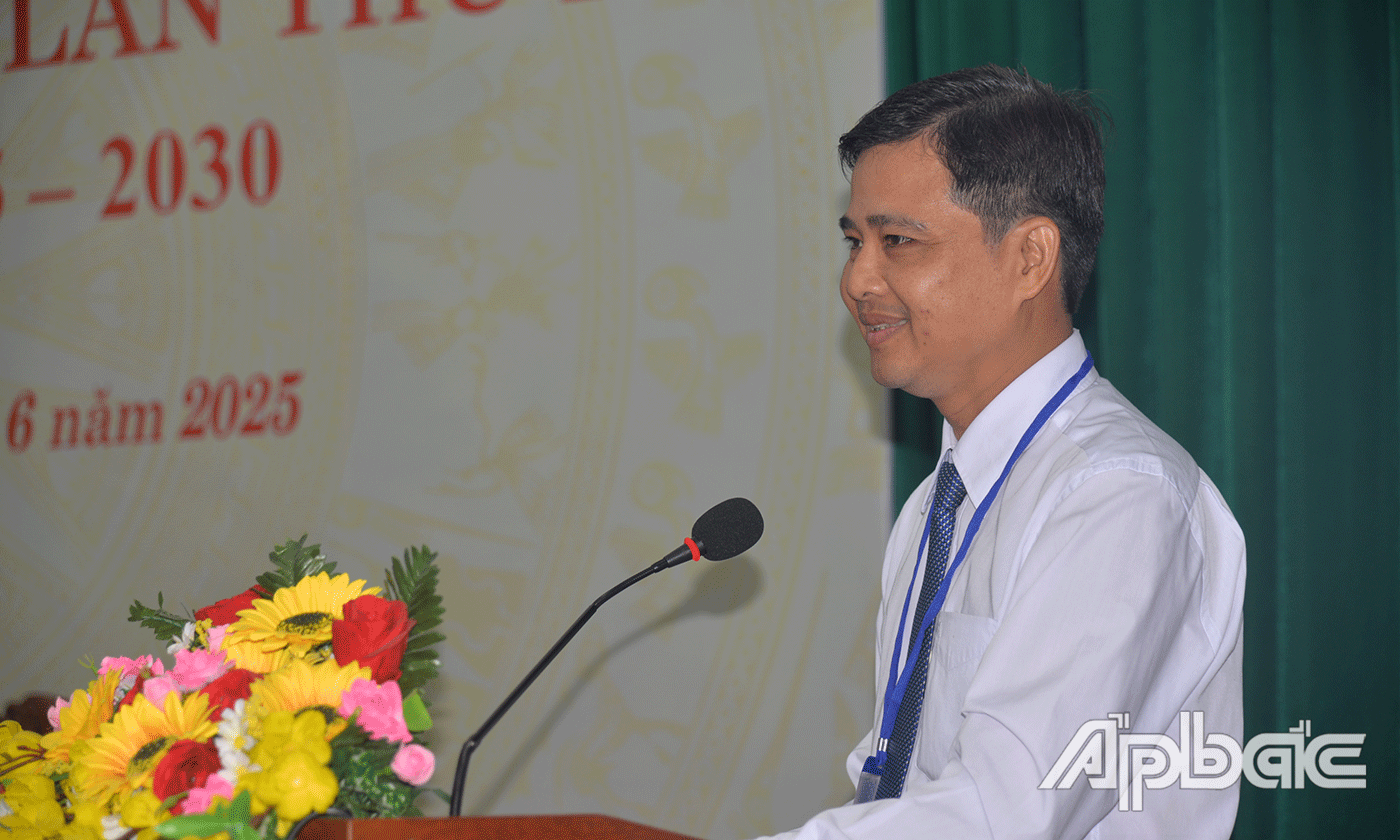 Bí thư Đảng uỷ các KCN tỉnh Trần Minh Diễn phát biểu tại Đại hội.