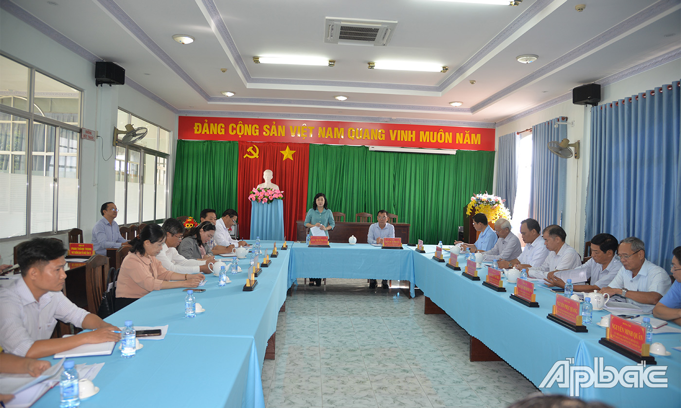 Quang cảnh buổi làm việc