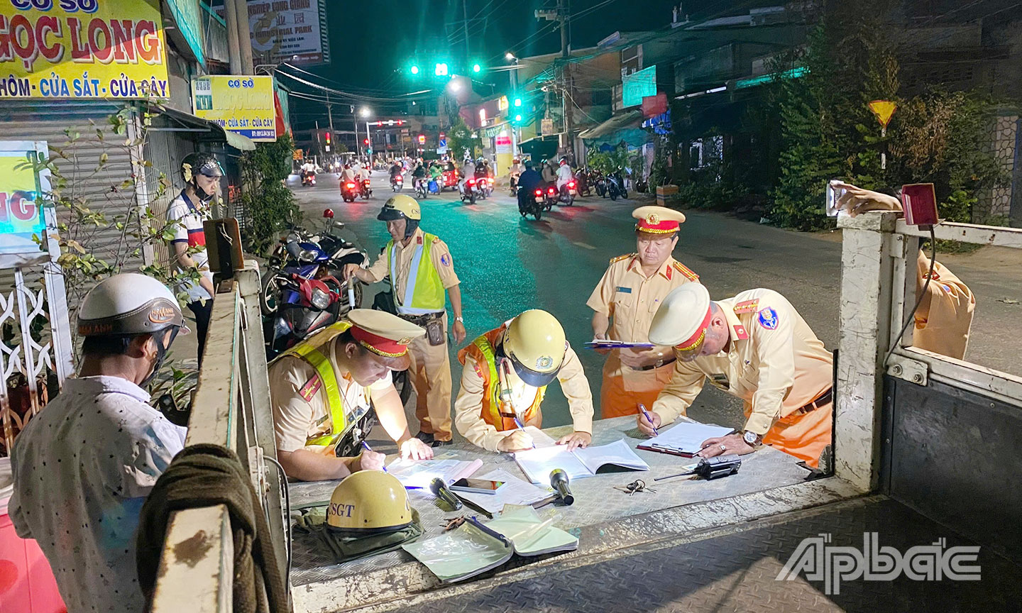 Công an tỉnh Tiền Giang xử lý thanh, thiếu niên có dấu hiệu điều khiển phương tiện độ,  đua kéo xe trái phép.