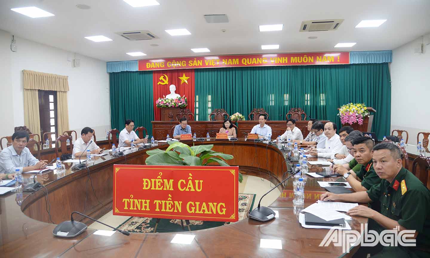 Các đại biểu làm việc tại điểm cầu Tiền Giang.