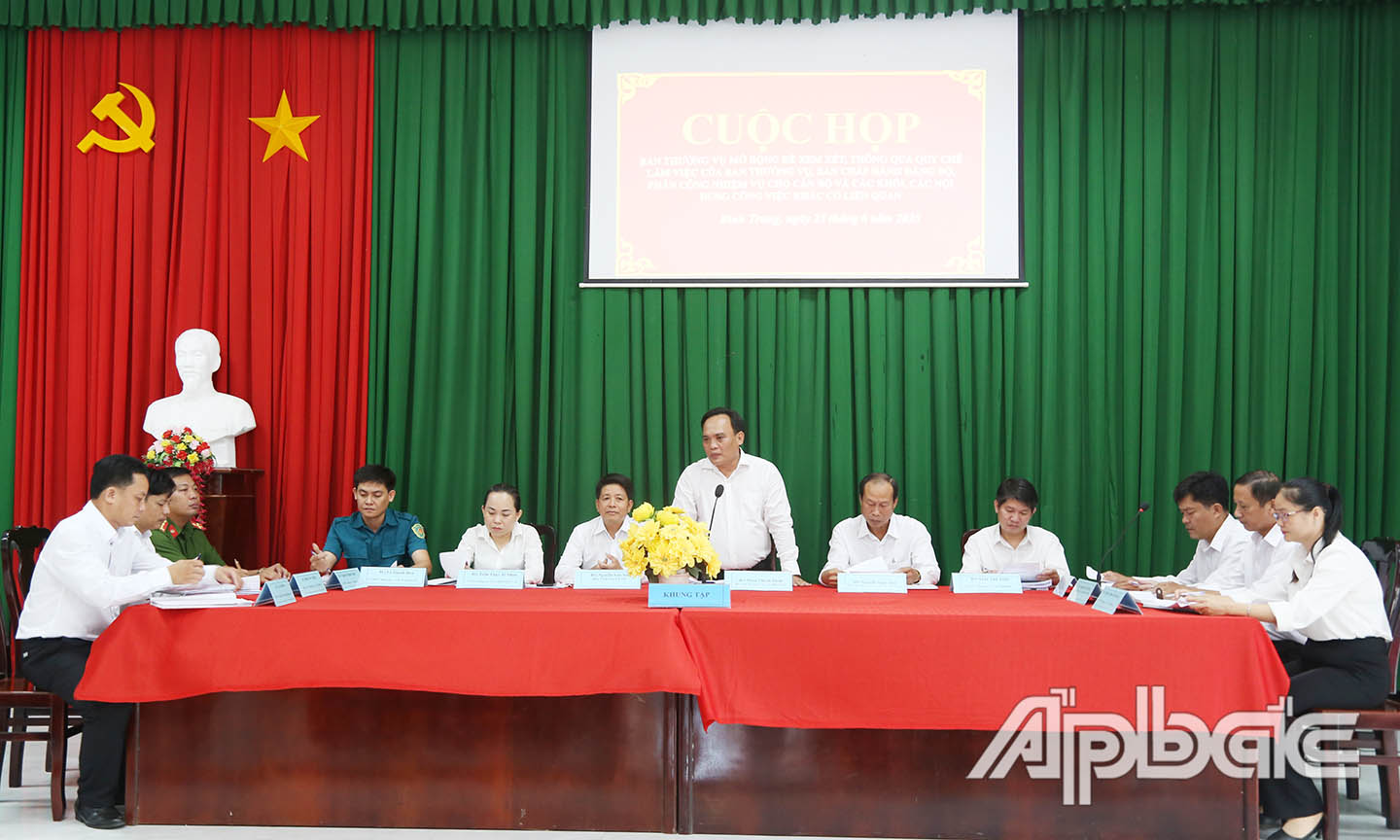 Cuộc họp đầu tiên của UBND xã Bình Trưng.