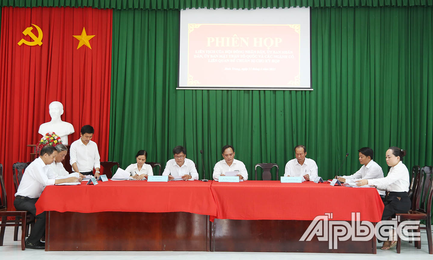 Phiên họp HĐND xã Bình Trưng.