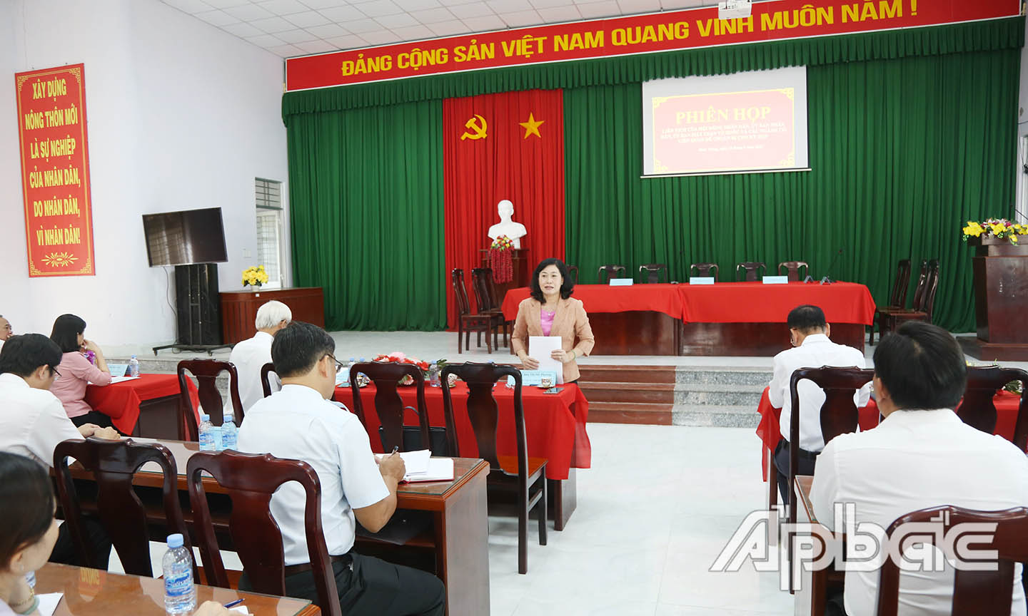 Đồng chí Châu Thị Mỹ Phương chỉ đạo tại cuộc họp.