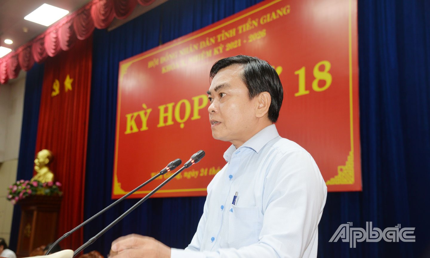 Đồng chí Đoàn Văn Phương giải trình các vấn đề đại biểu HĐND tỉnh đặt ra.