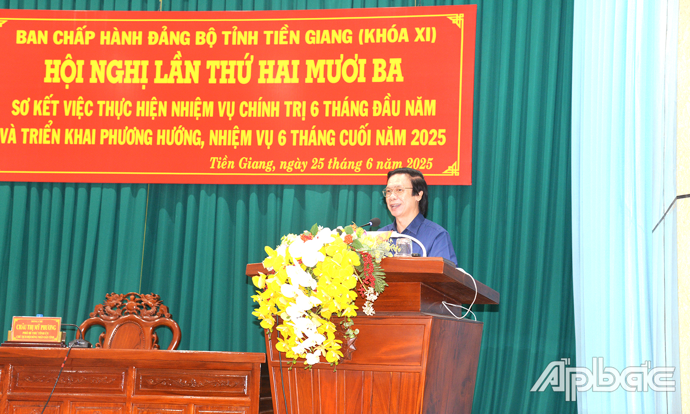 Đồng chí Nguyễn Văn Danh, , Ủy viên Ban Chấp hành Trung ương Đảng, Bí thư Tỉnh ủy, Trưởng đoàn Đại biểu Quốc hội đơn vị tỉnh Tiền Giang phát biểu chỉ đạo hội nghị