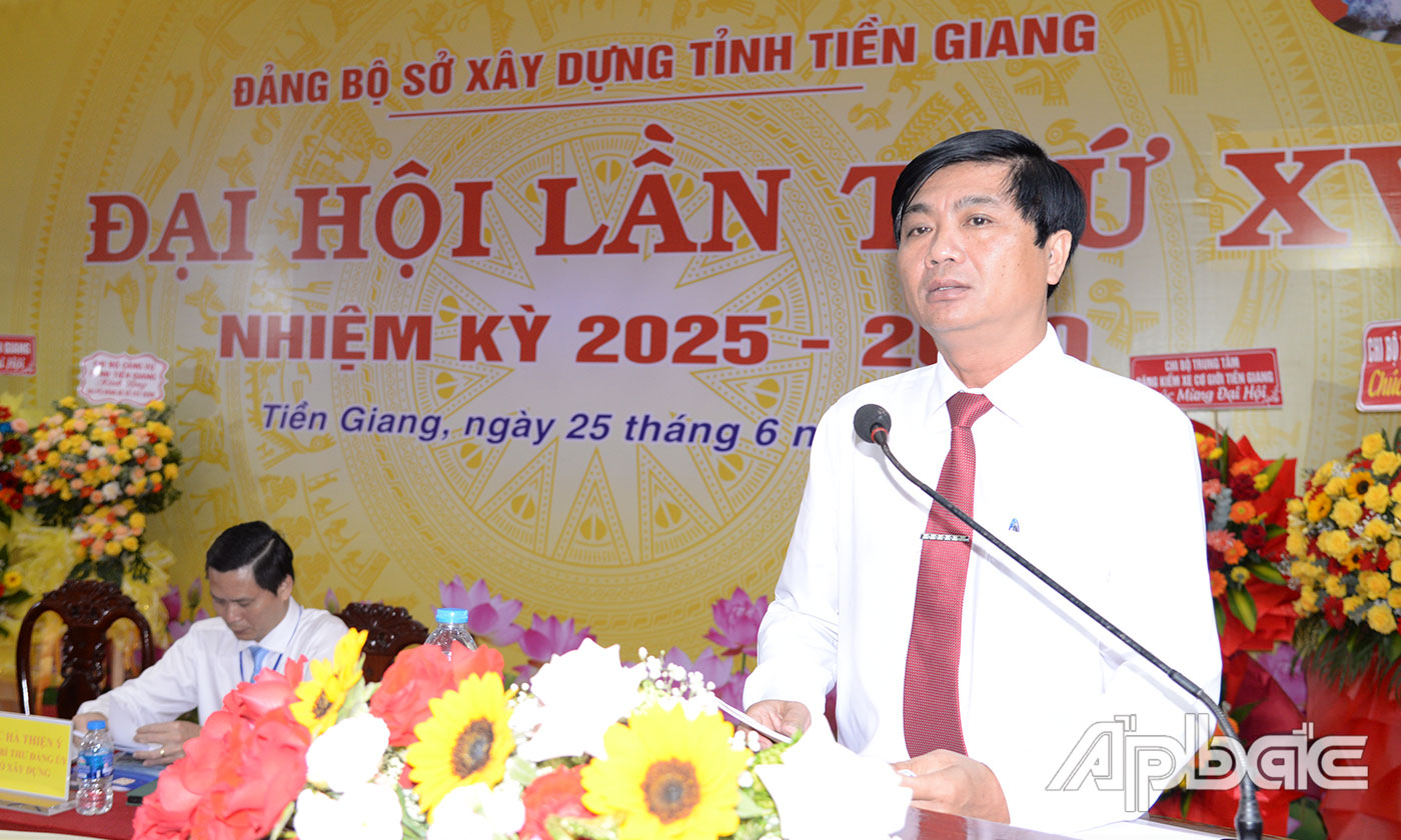 Phó Bí thư Đảng uỷ UBND tỉnh Tiền Giang Lê Tấn Sơn phát biểu chỉ đạo đại hội.