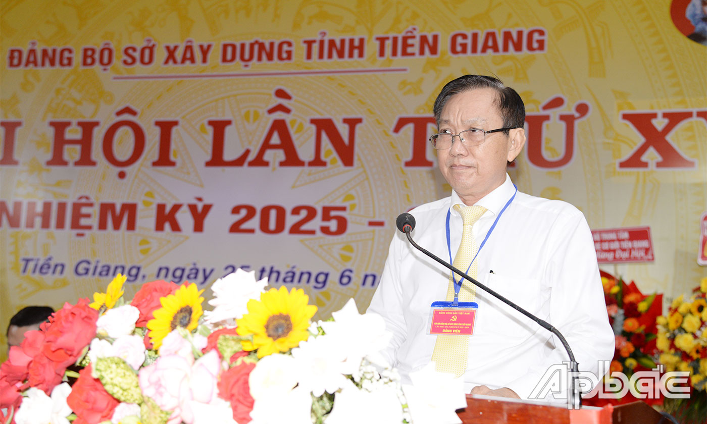 Bí thư Đảng uỷ, Giám đốc Sở Xây dựng Trần Văn Bon phát biểu tại đại hội.