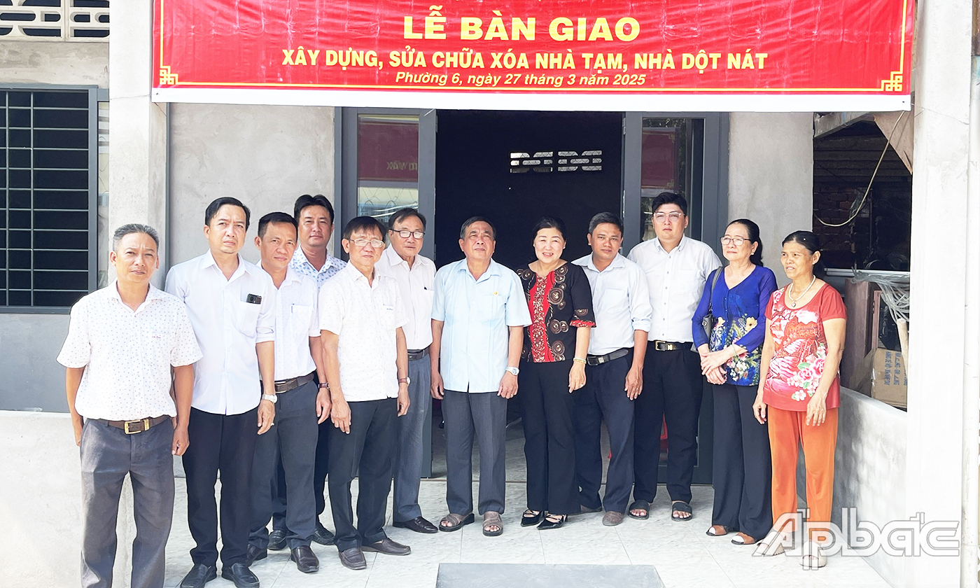Bàn giao nhà kiên cố cho hộ dân có nhà tạm, dột nát tại TP. Mỹ Tho