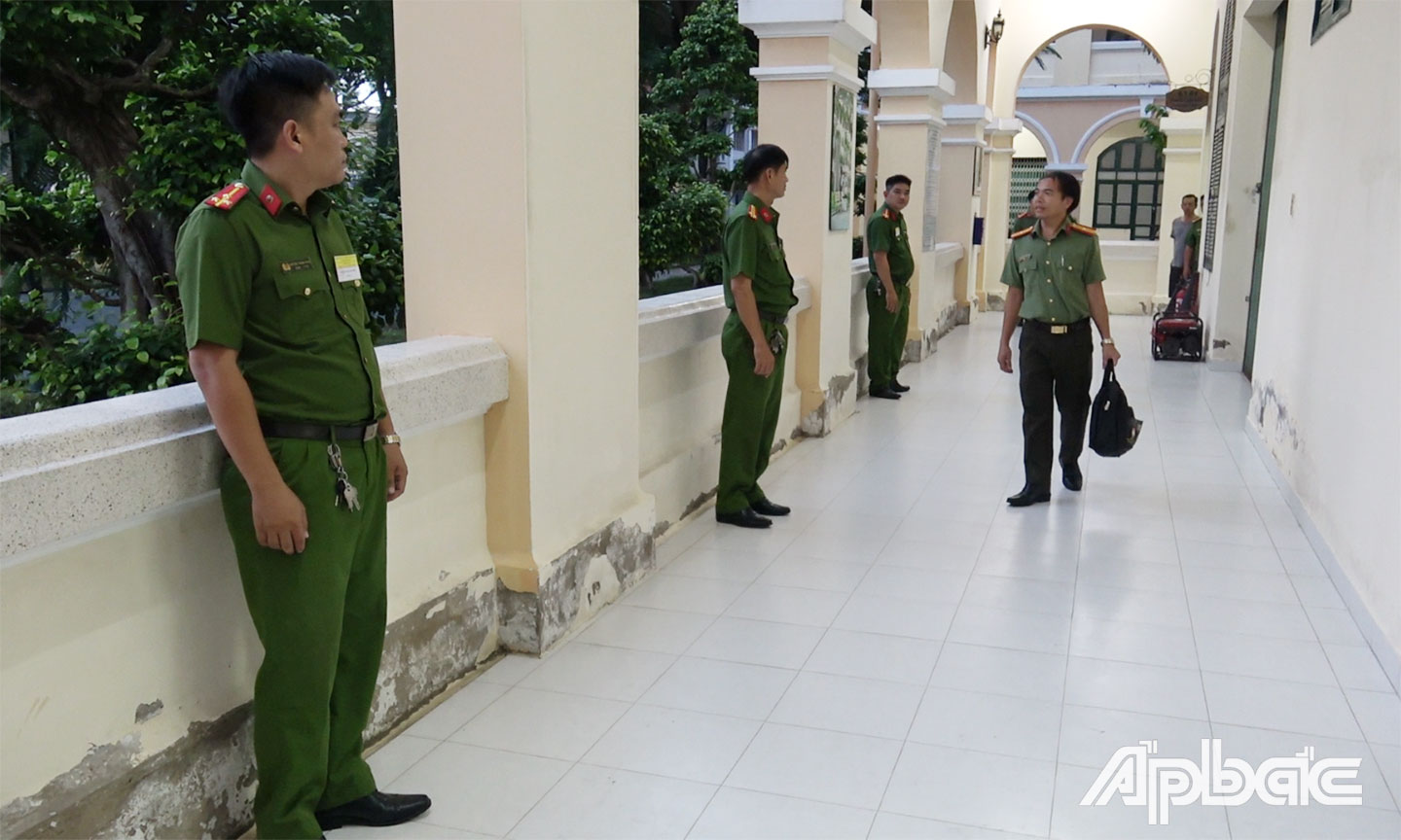 Kiểm tra công tác an ninh tại điểm thi. Ảnh Lê Hoài