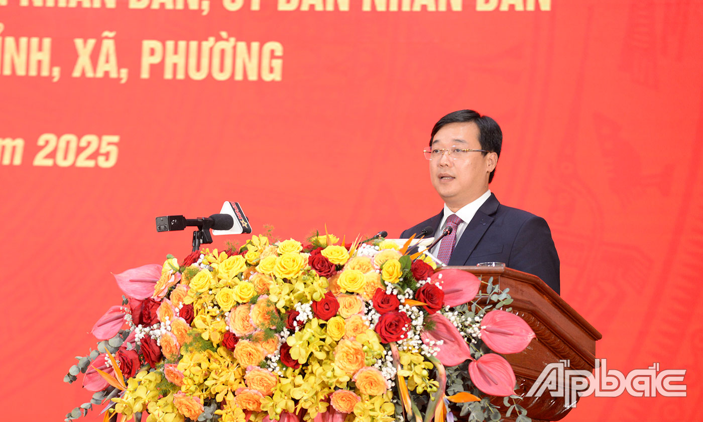 Đồng chí Lê Quốc Phong, Ủy viên BCH Trung ương Đảng, Bí thư Tỉnh ủy Đồng Tháp phát biểu nhận nhiệm vụ tại Lễ công bố