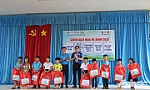 Sôi nổi hoạt động Mùa hè xanh của sinh viên Trường Đại học Mở TP. Hồ Chí Minh tại xã Tân Phước 2